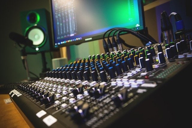 Musicians 4 ListLockr works with AWeber, ConvertKit and more...